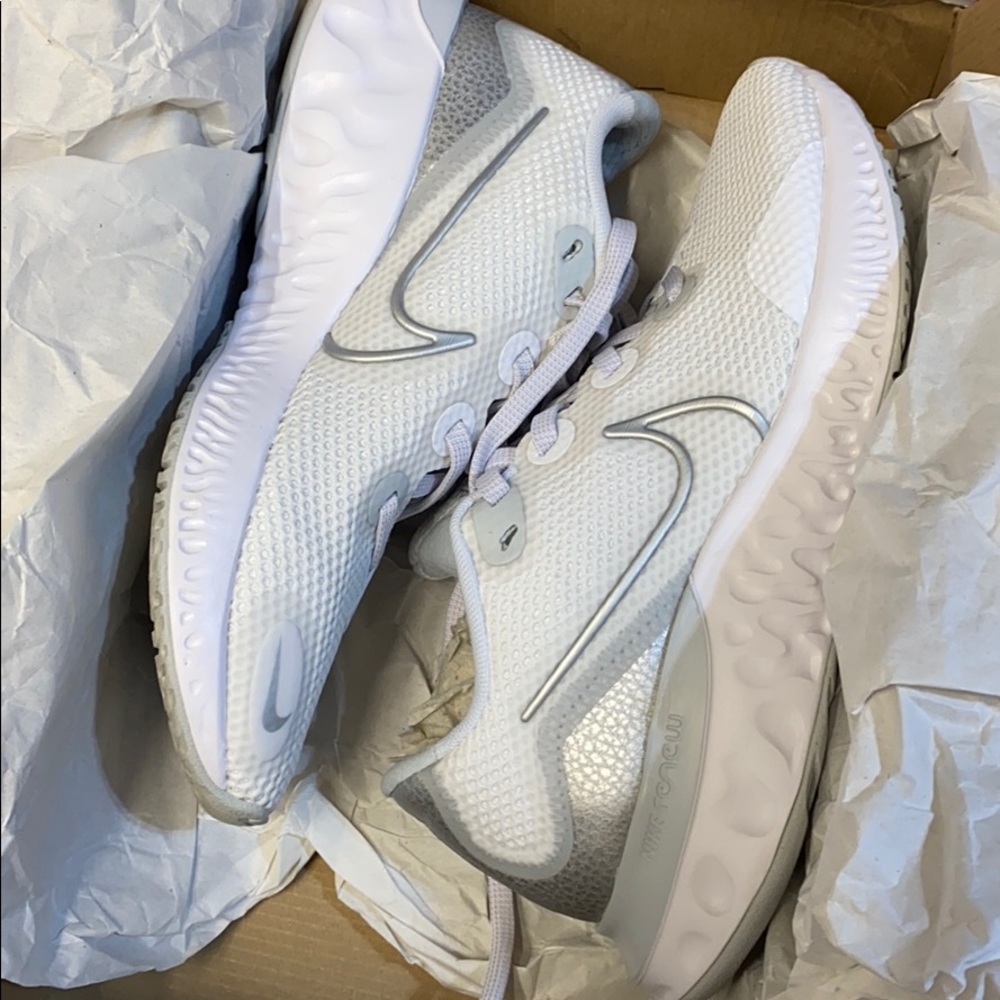 NIKE - Renew Run Pure Platinum